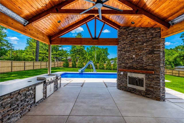 2613 W Green Acres Road, Rogers, AR 72758