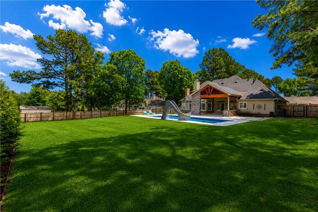 2613 W Green Acres Road, Rogers, AR 72758