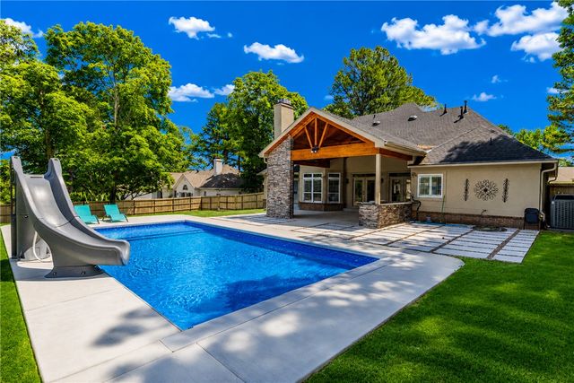 2613 W Green Acres Road, Rogers, AR 72758