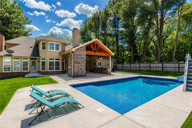 2613 W Green Acres Road, Rogers, AR 72758