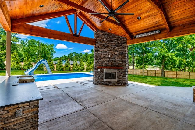 2613 W Green Acres Road, Rogers, AR 72758