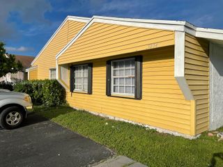 1234 SW 71st Ter, North Lauderdale, FL 33068