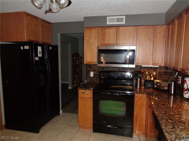 3415 Lauren Avenue NW, Massillon, OH 44646