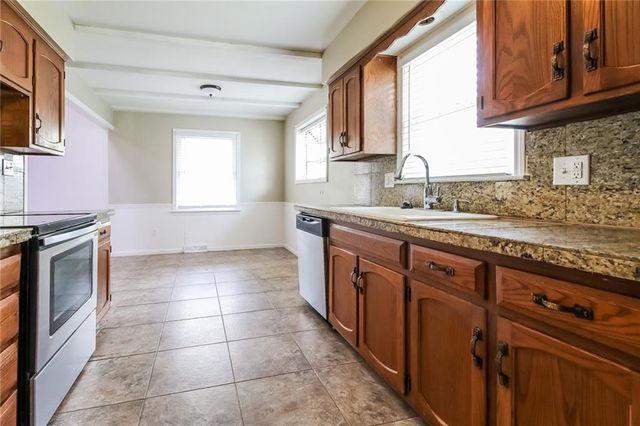 12212 E 58th Terrace, Kansas City, MO 64133