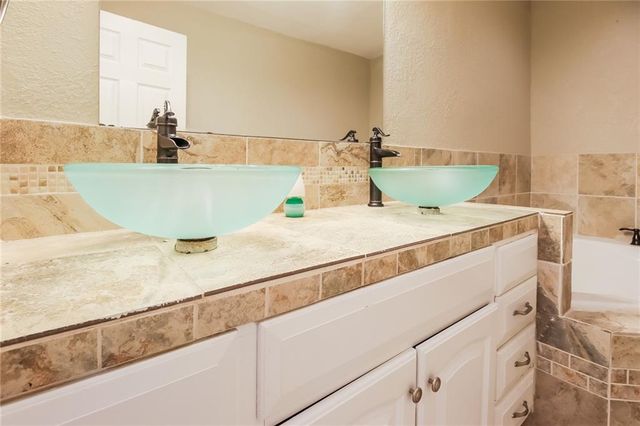 12212 E 58th Terrace, Kansas City, MO 64133