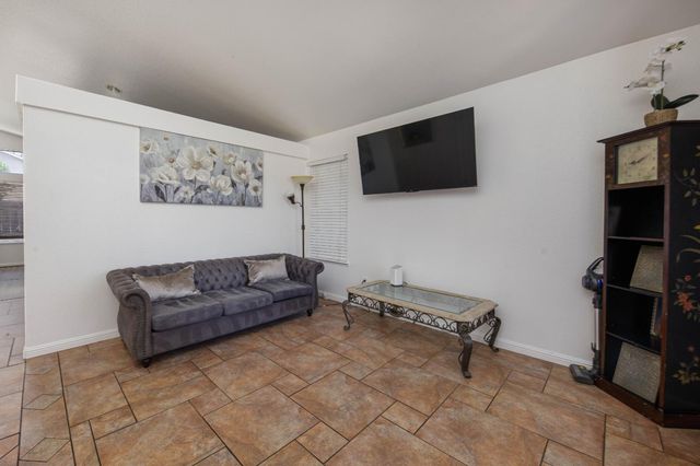 1919 Cork Oak Ln, Manteca, CA 95336