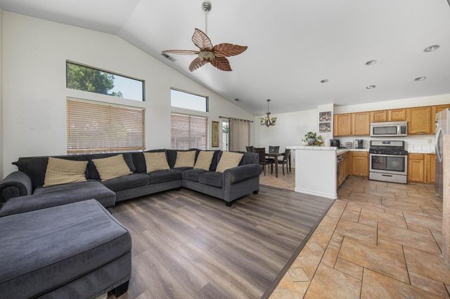 1919 Cork Oak Ln, Manteca, CA 95336