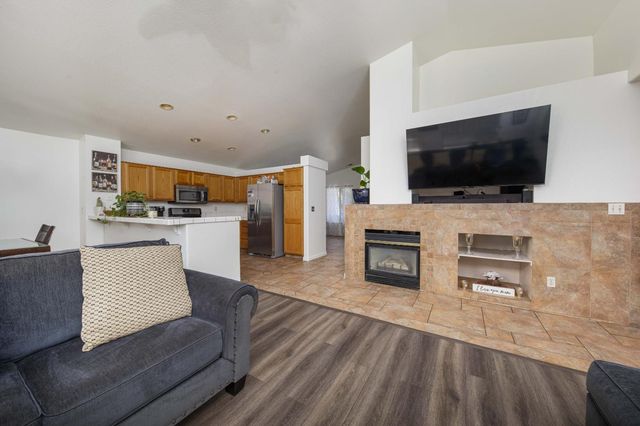 1919 Cork Oak Ln, Manteca, CA 95336