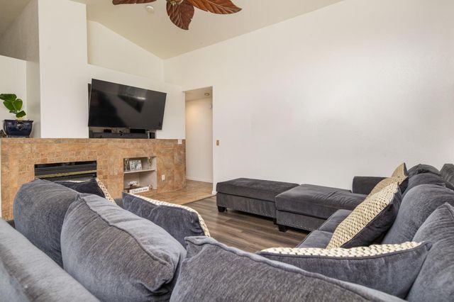 1919 Cork Oak Ln, Manteca, CA 95336