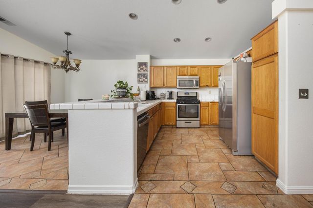 1919 Cork Oak Ln, Manteca, CA 95336