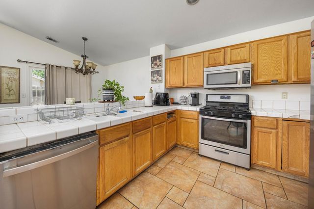 1919 Cork Oak Ln, Manteca, CA 95336