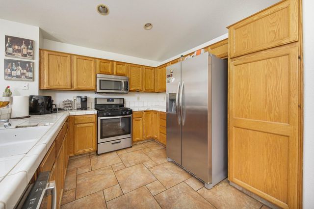 1919 Cork Oak Ln, Manteca, CA 95336
