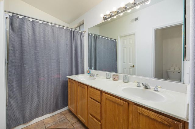 1919 Cork Oak Ln, Manteca, CA 95336