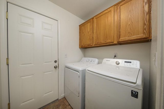 1919 Cork Oak Ln, Manteca, CA 95336