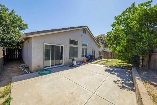 1919 Cork Oak Ln, Manteca, CA 95336