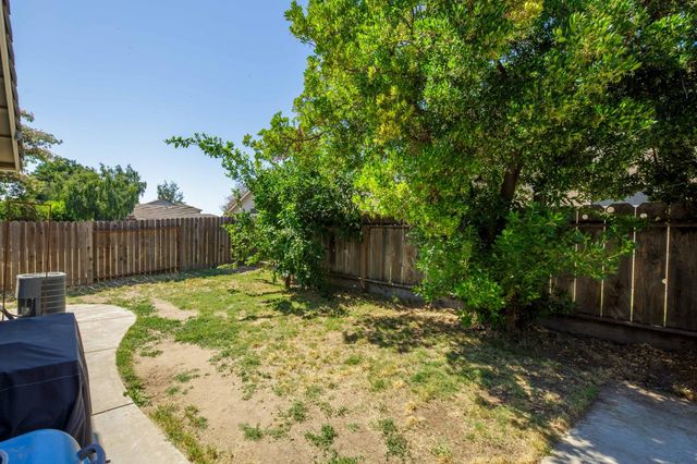 1919 Cork Oak Ln, Manteca, CA 95336