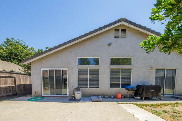 1919 Cork Oak Ln, Manteca, CA 95336