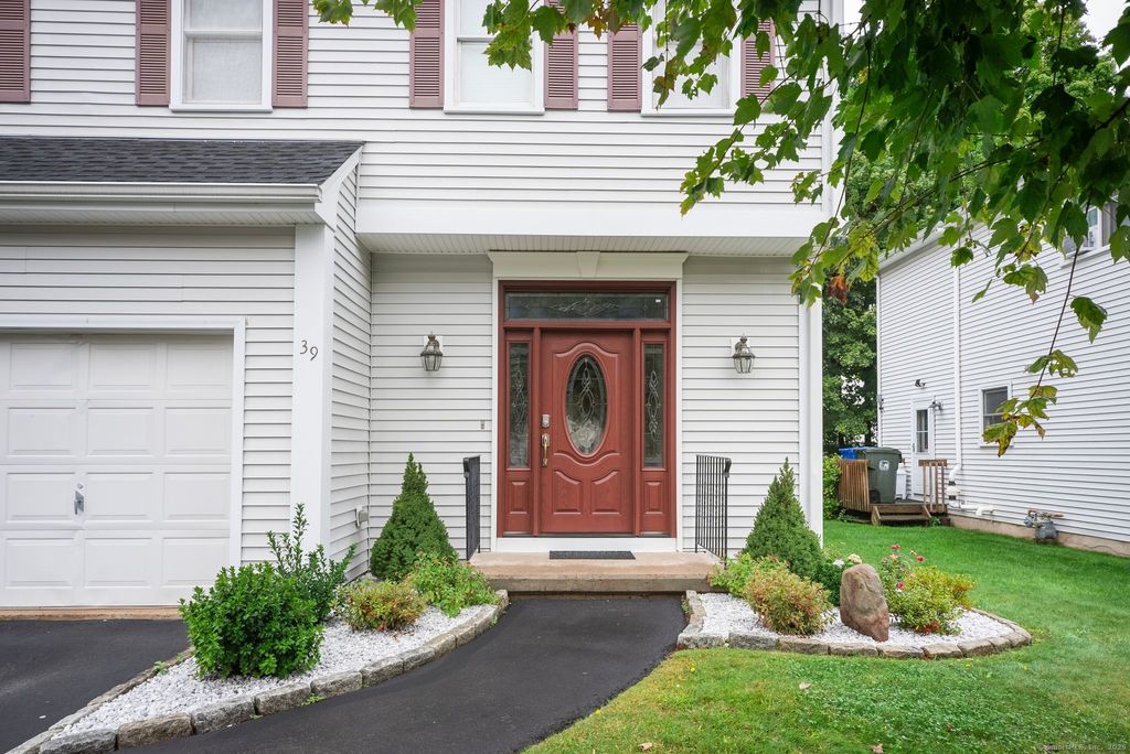 39 Pepper Bush Lane, Newington, CT 06111