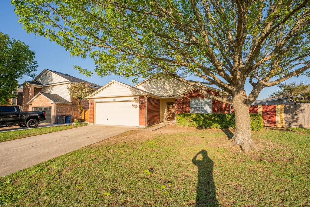 1524 Clemson Drive, Glenn Heights, TX 75154