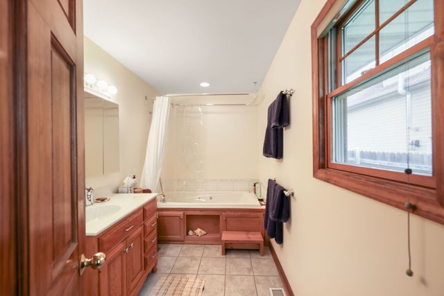 29 W Goebel Drive, Lombard, IL 60148