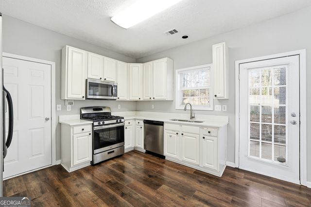 760 Jackson Bank Place NW, Lilburn, GA 30047