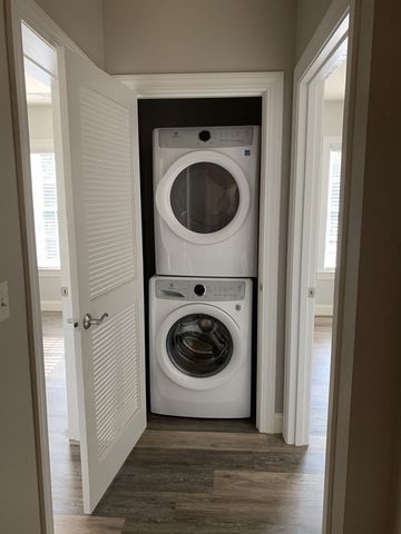 40 Ames Ave 202, Canton, MA 02021