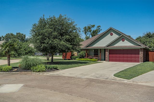 1221 Eagle Lake Drive, Azle, TX 76020