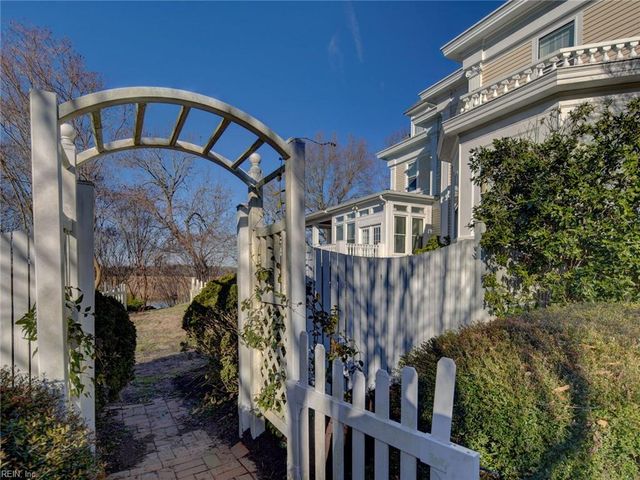 345 S Church ST, Smithfield, VA 23430