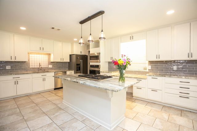 4 Tomahawk Road, Little Rock, AR 72205