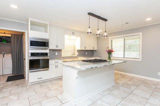 4 Tomahawk Road, Little Rock, AR 72205