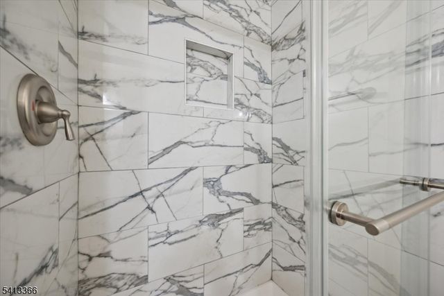 209 Green Hollow Dr, Woodbridge Twp., NJ 08830