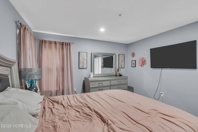 1 Thoroughbred Fare, Tinton Falls, NJ 07753