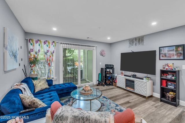 1 Thoroughbred Fare, Tinton Falls, NJ 07753