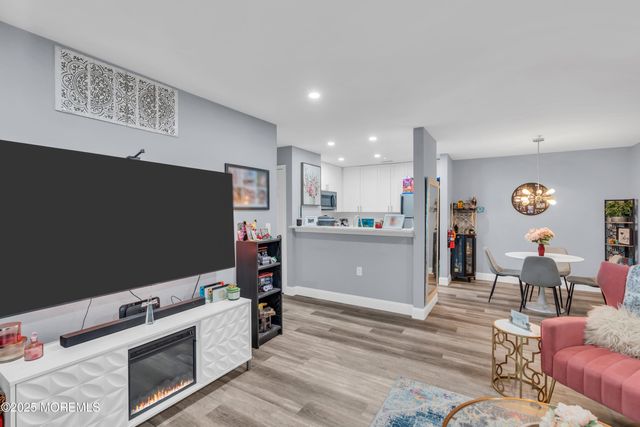 1 Thoroughbred Fare, Tinton Falls, NJ 07753