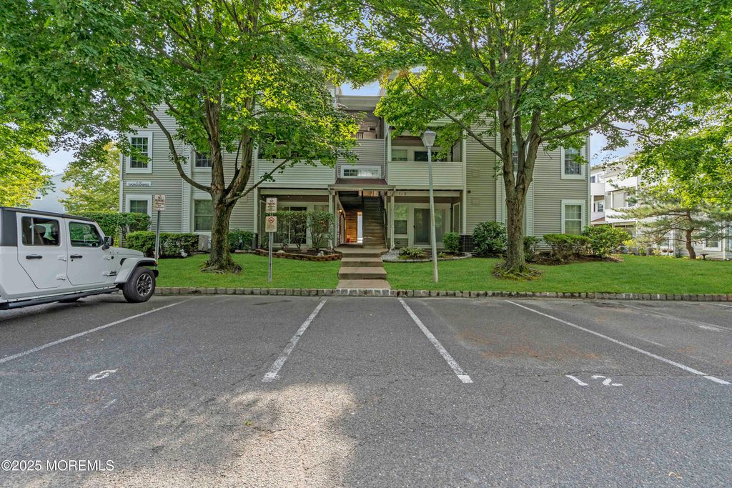 1 Thoroughbred Fare, Tinton Falls, NJ 07753