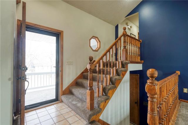 1104 NE Country Lane, Lee's Summit, MO 64086