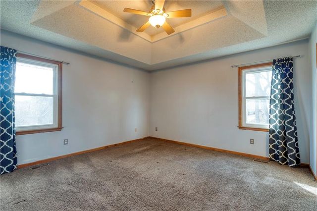 1104 NE Country Lane, Lee's Summit, MO 64086