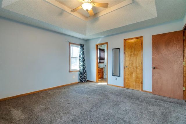 1104 NE Country Lane, Lee's Summit, MO 64086