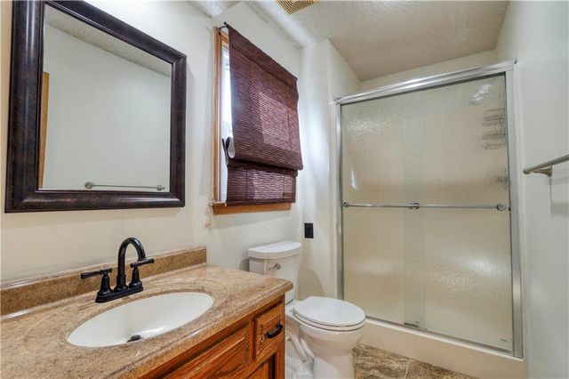 1104 NE Country Lane, Lee's Summit, MO 64086