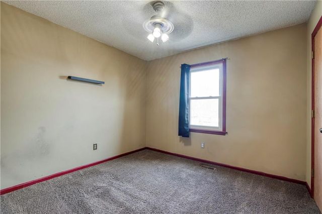 1104 NE Country Lane, Lee's Summit, MO 64086