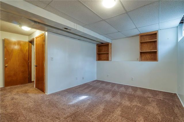 1104 NE Country Lane, Lee's Summit, MO 64086