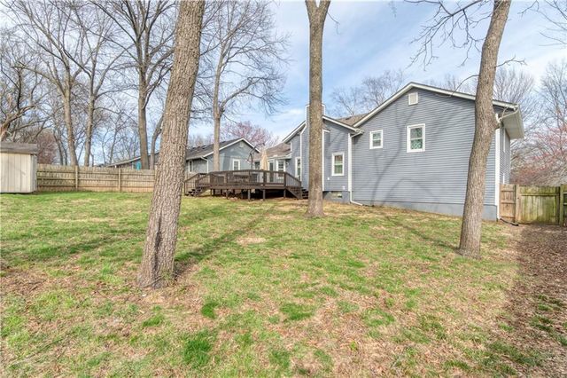 1104 NE Country Lane, Lee's Summit, MO 64086