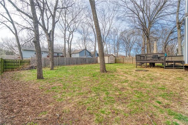 1104 NE Country Lane, Lee's Summit, MO 64086