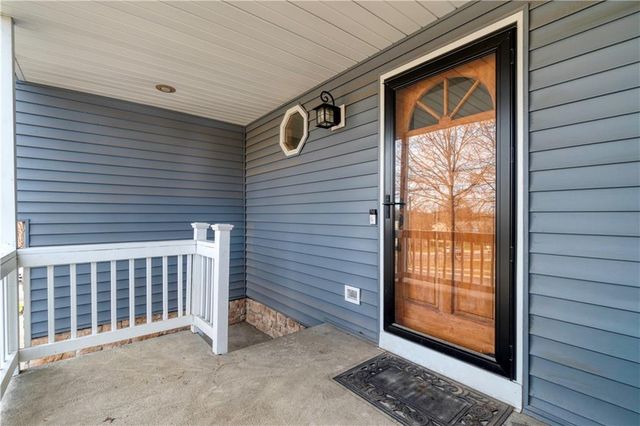 1104 NE Country Lane, Lee's Summit, MO 64086