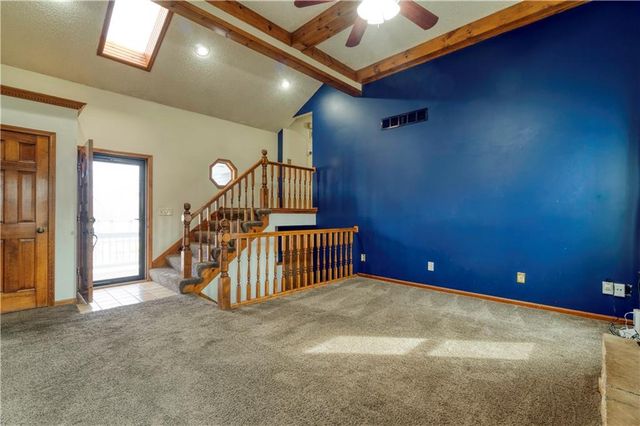 1104 NE Country Lane, Lee's Summit, MO 64086