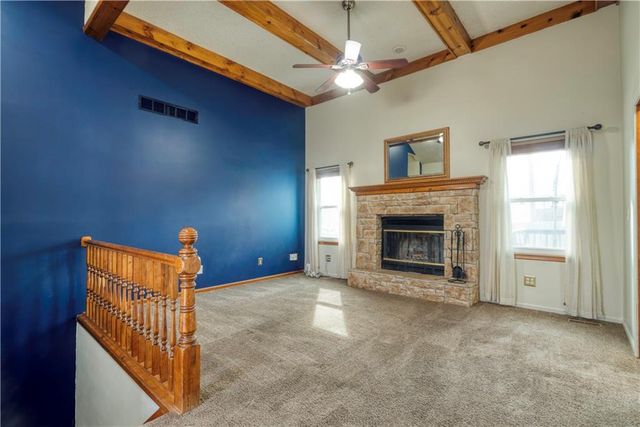 1104 NE Country Lane, Lee's Summit, MO 64086