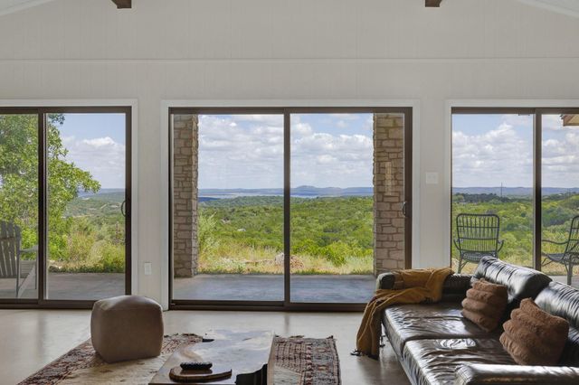 447 MADRONA DR DR, New Braunfels, TX 78132