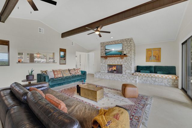 447 MADRONA DR DR, New Braunfels, TX 78132