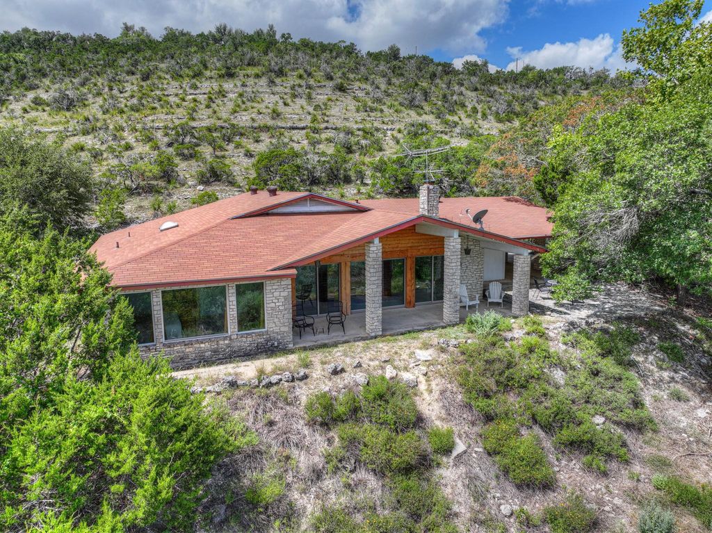 447 MADRONA DR DR, New Braunfels, TX 78132