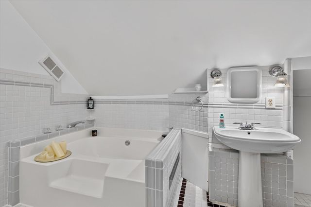 22 Prospect Avenue Se, City Of Grand Rapids, MI 49503